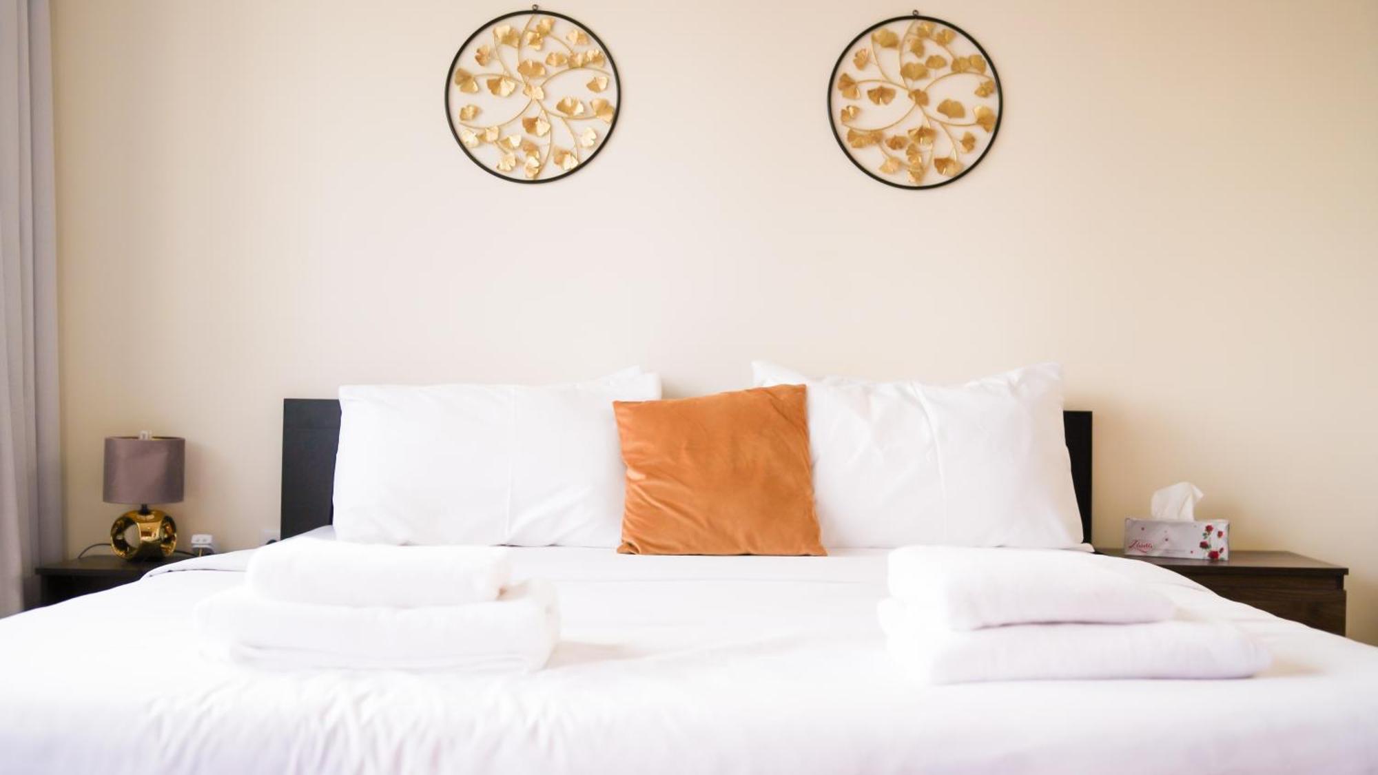 Spacious 2 Bed At Marina High Floor Apartment *