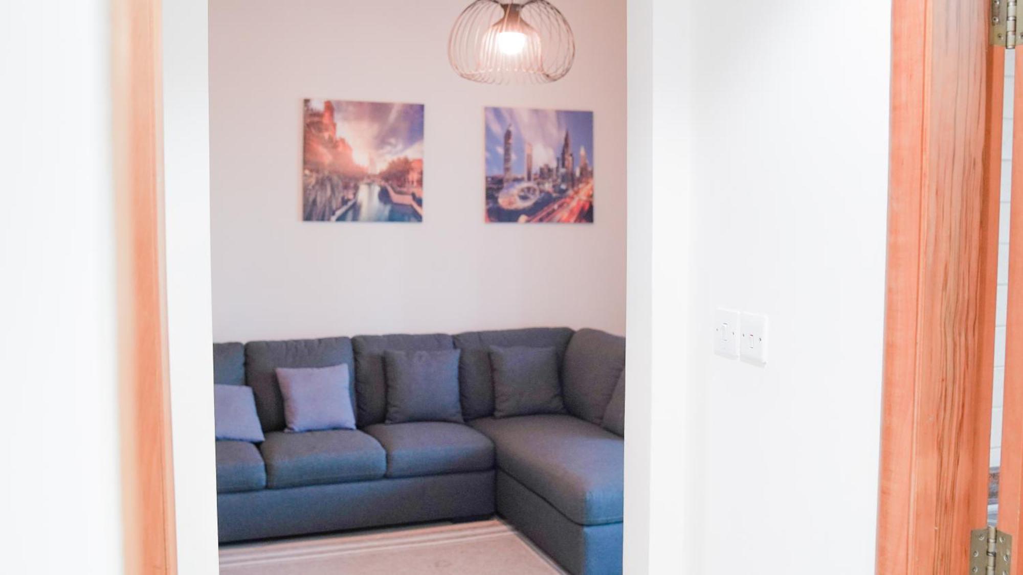 Spacious 2 Bed At Marina High Floor Apartment Dubai