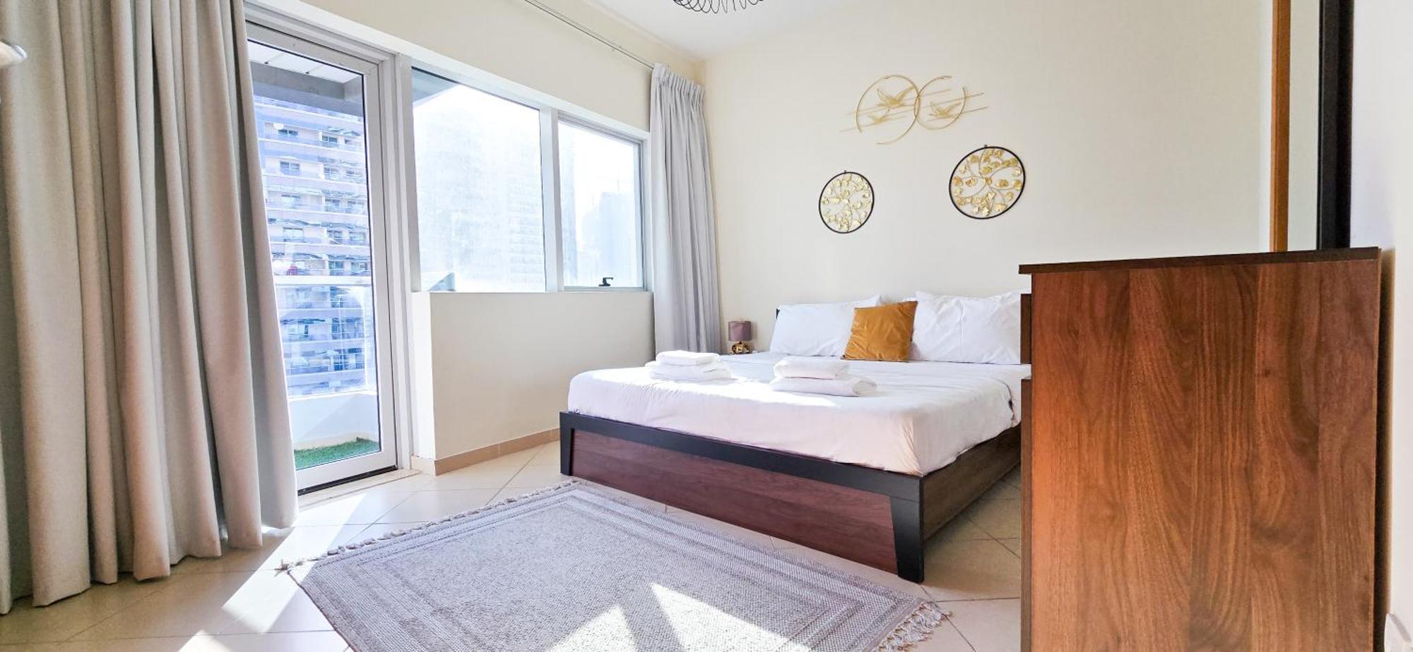 Apartment Spacious 2 Bed At Marina High Floor Dubai