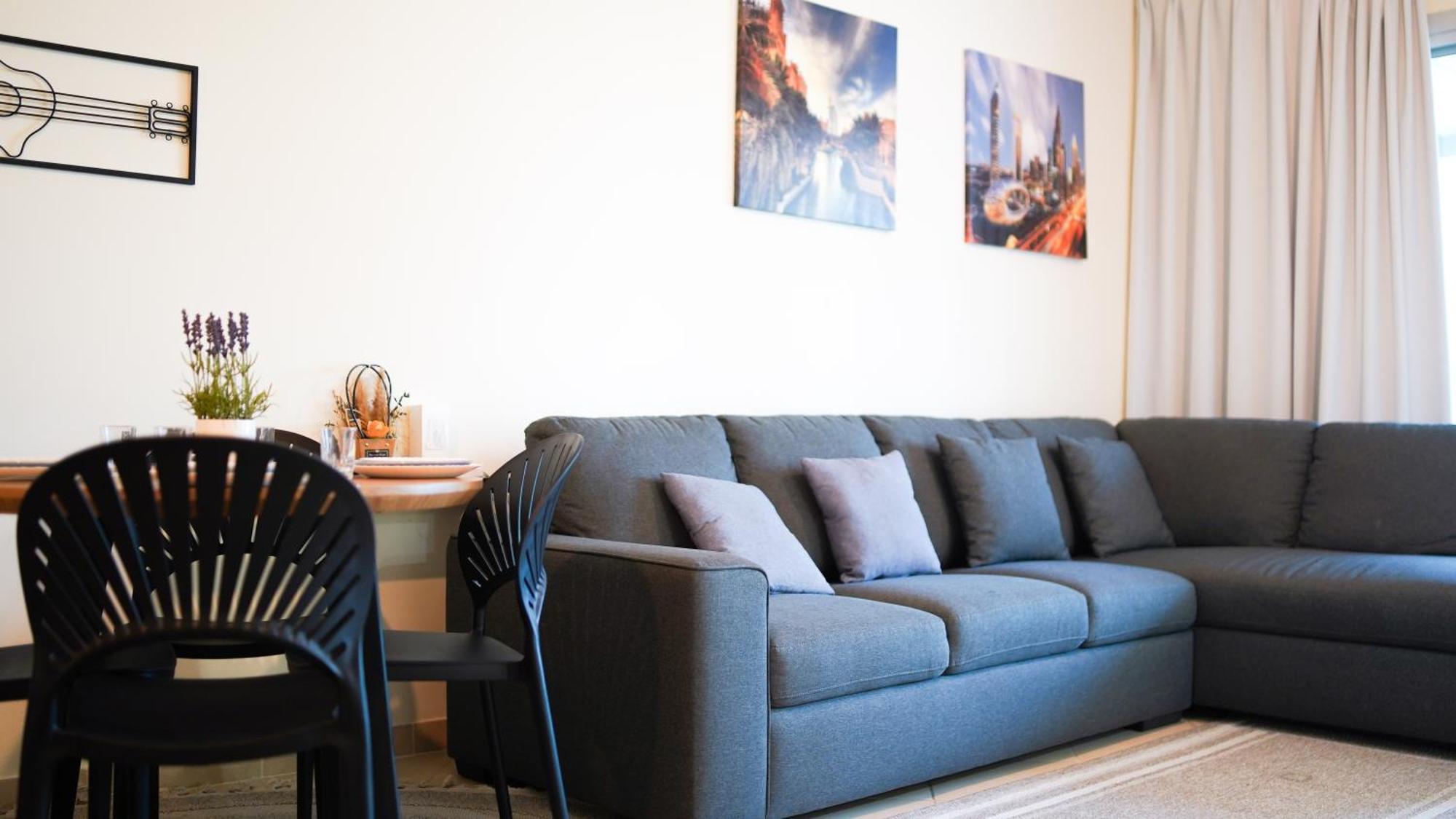 Spacious 2 Bed At Marina High Floor * Dubai