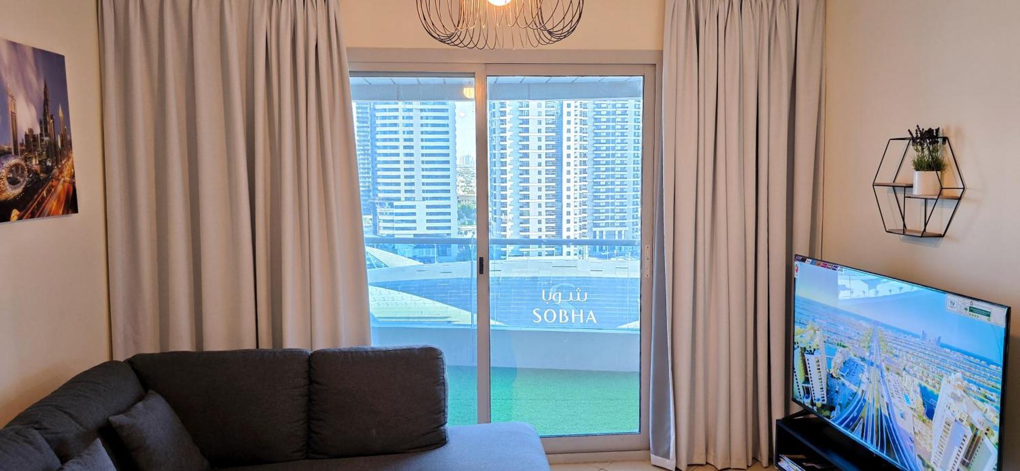 Spacious 2 Bed At Marina High Floor Apartment *