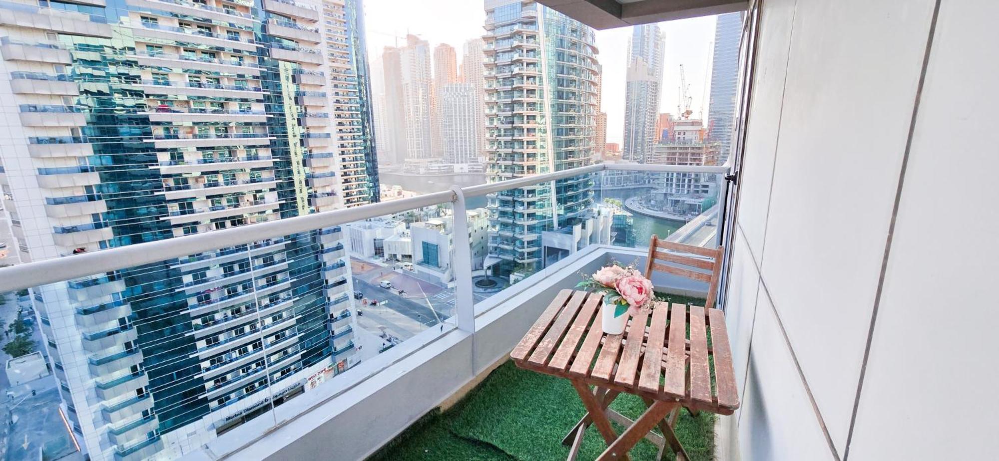 Apartment Spacious 2 Bed At Marina High Floor Dubai