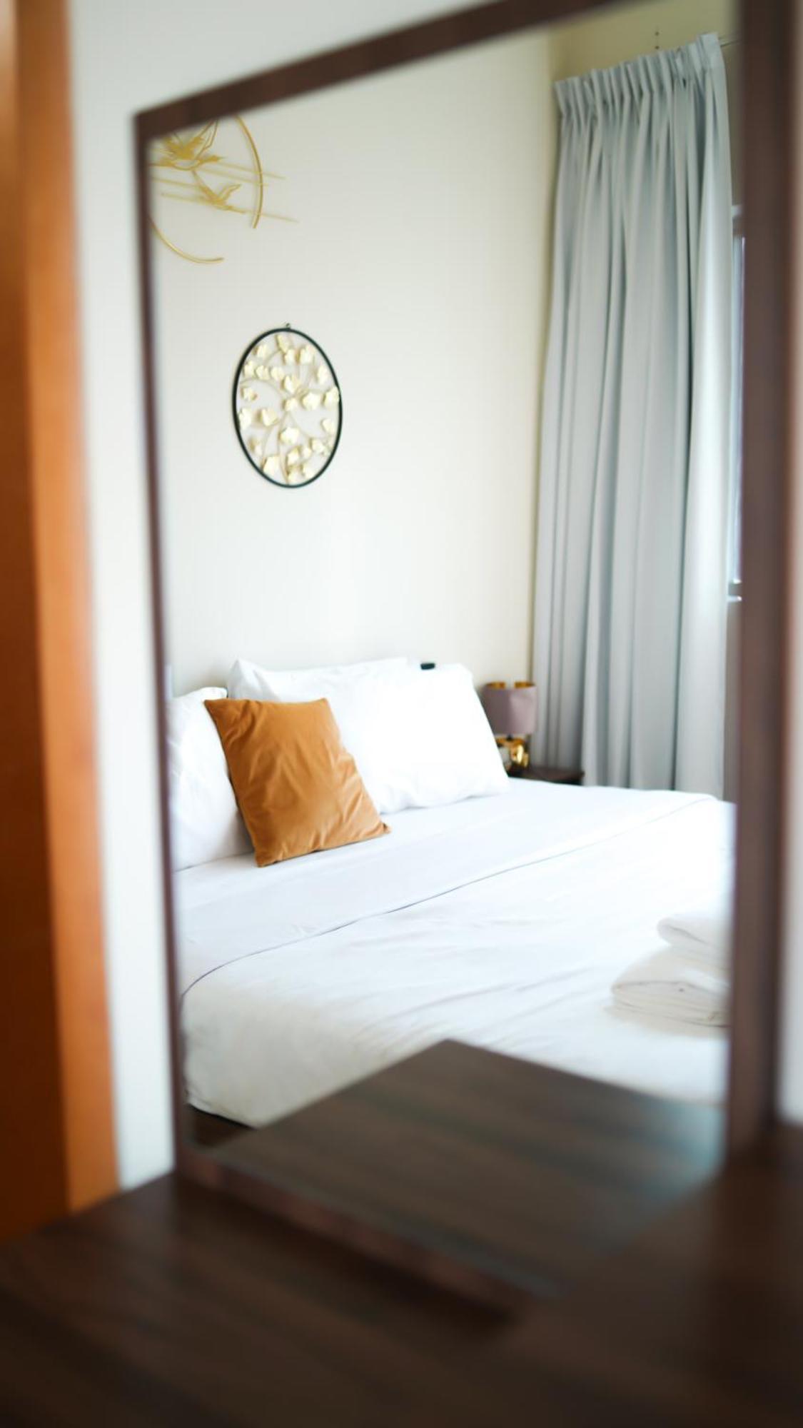 Spacious 2 Bed At Marina High Floor