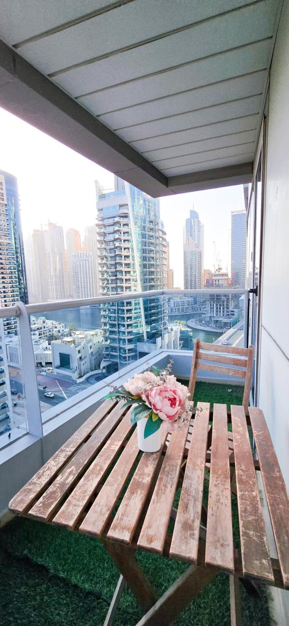 Spacious 2 Bed At Marina High Floor Apartment Dubai