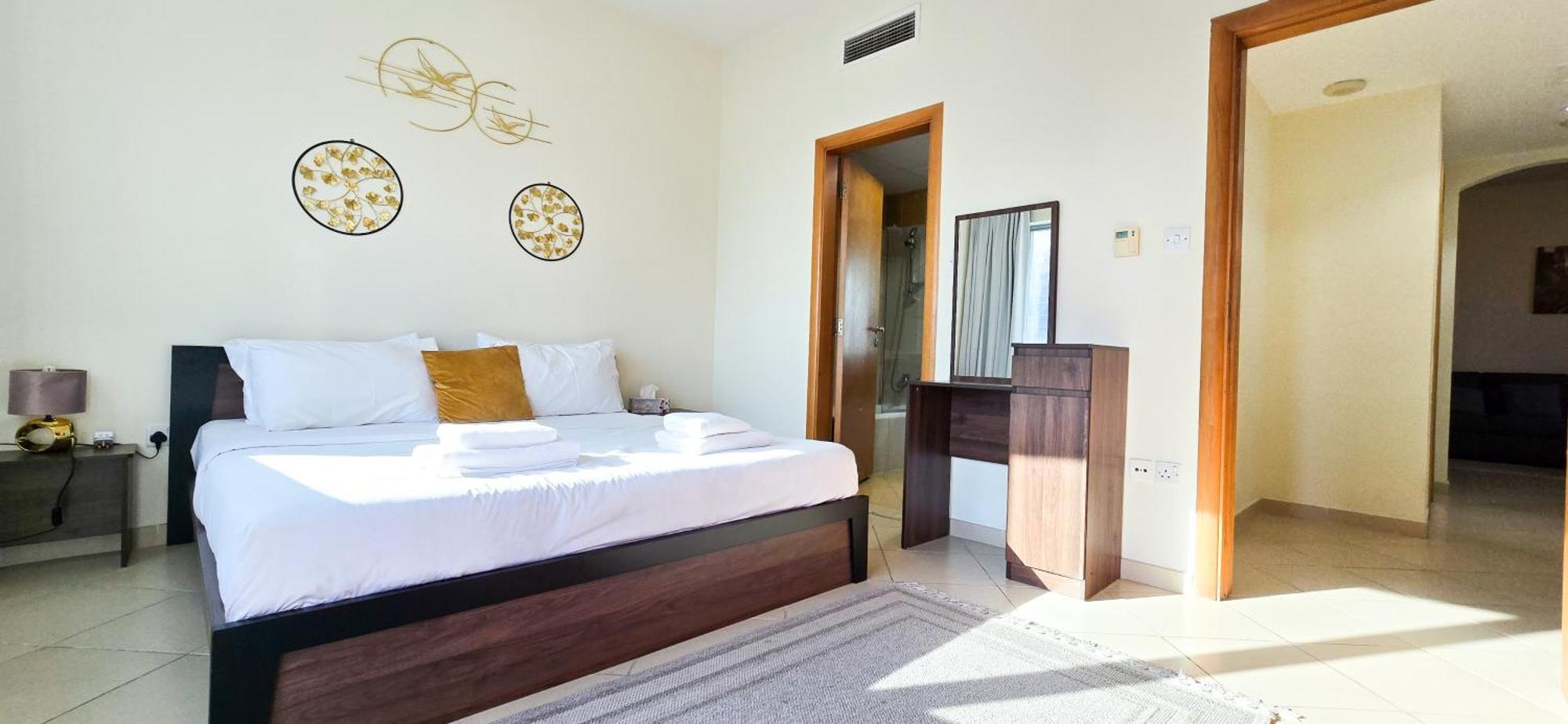 Spacious 2 Bed At Marina High Floor Apartment