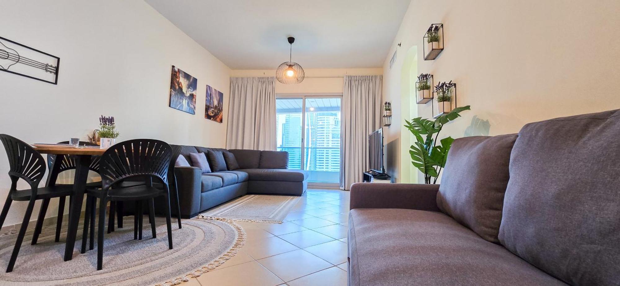 Apartment Spacious 2 Bed At Marina High Floor Dubai