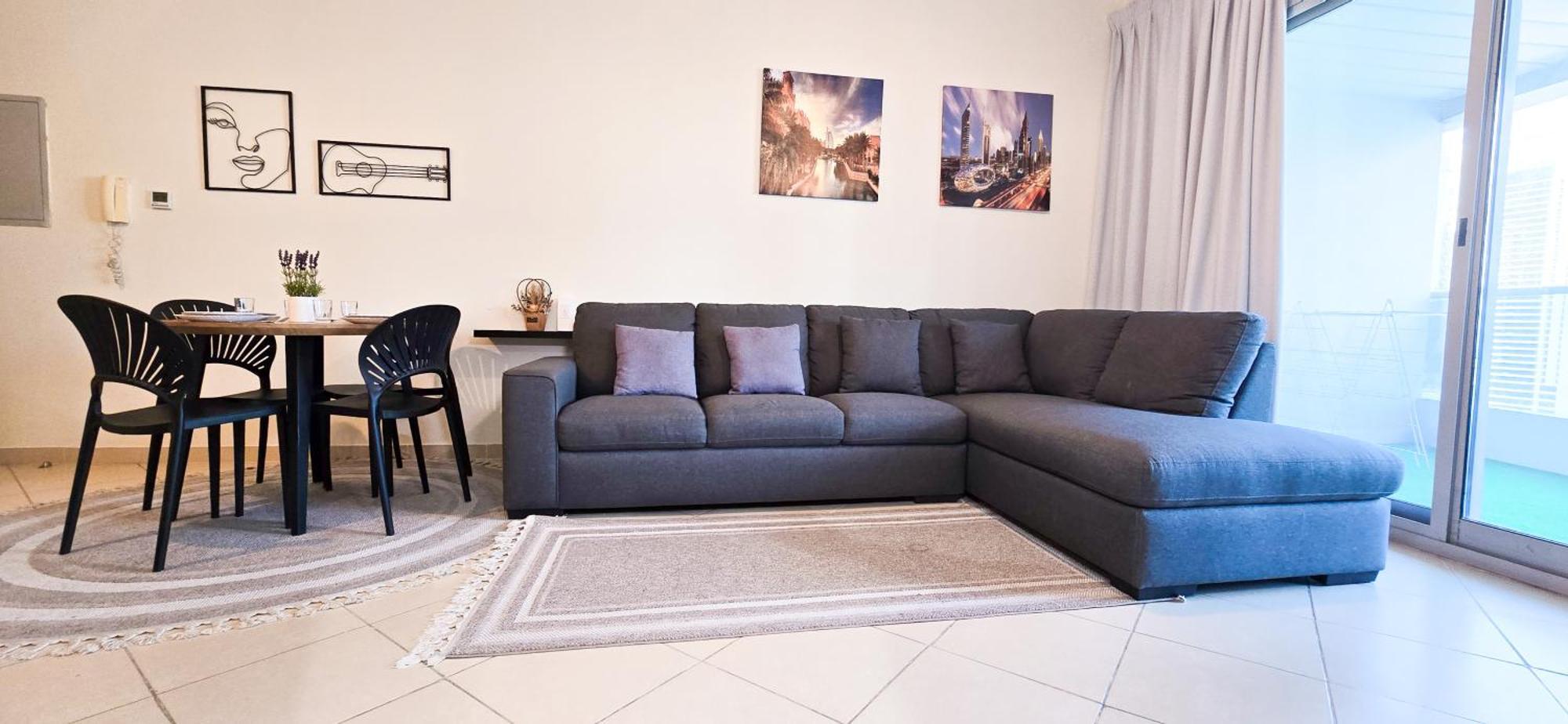 Spacious 2 Bed At Marina High Floor * Dubai