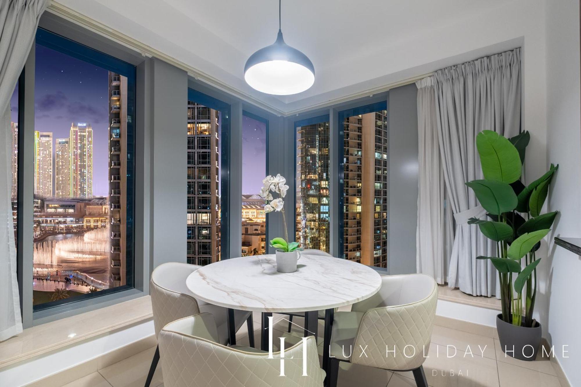 Lux The Fountain View Apartment