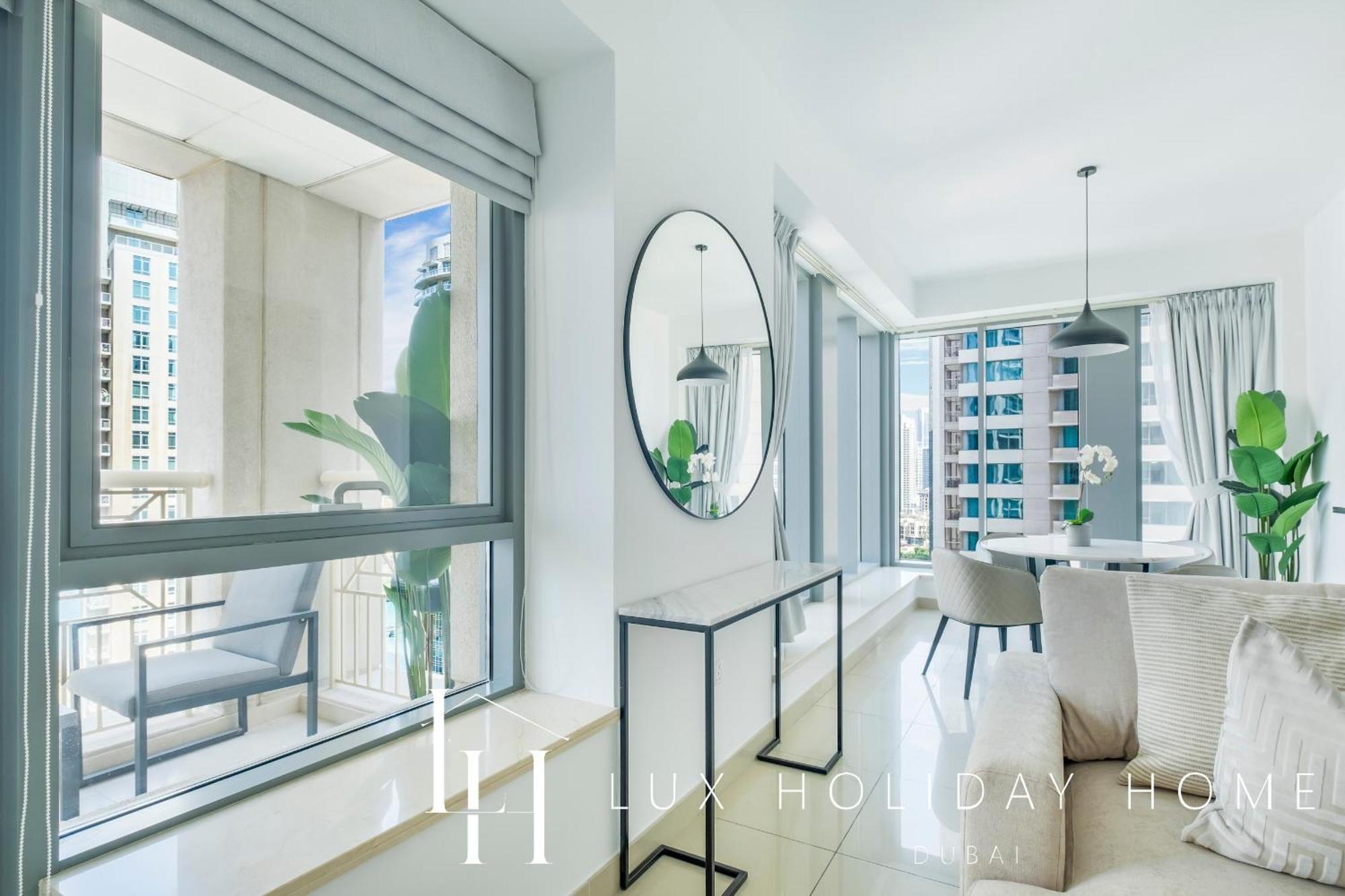 Lux The Fountain View Apartment *