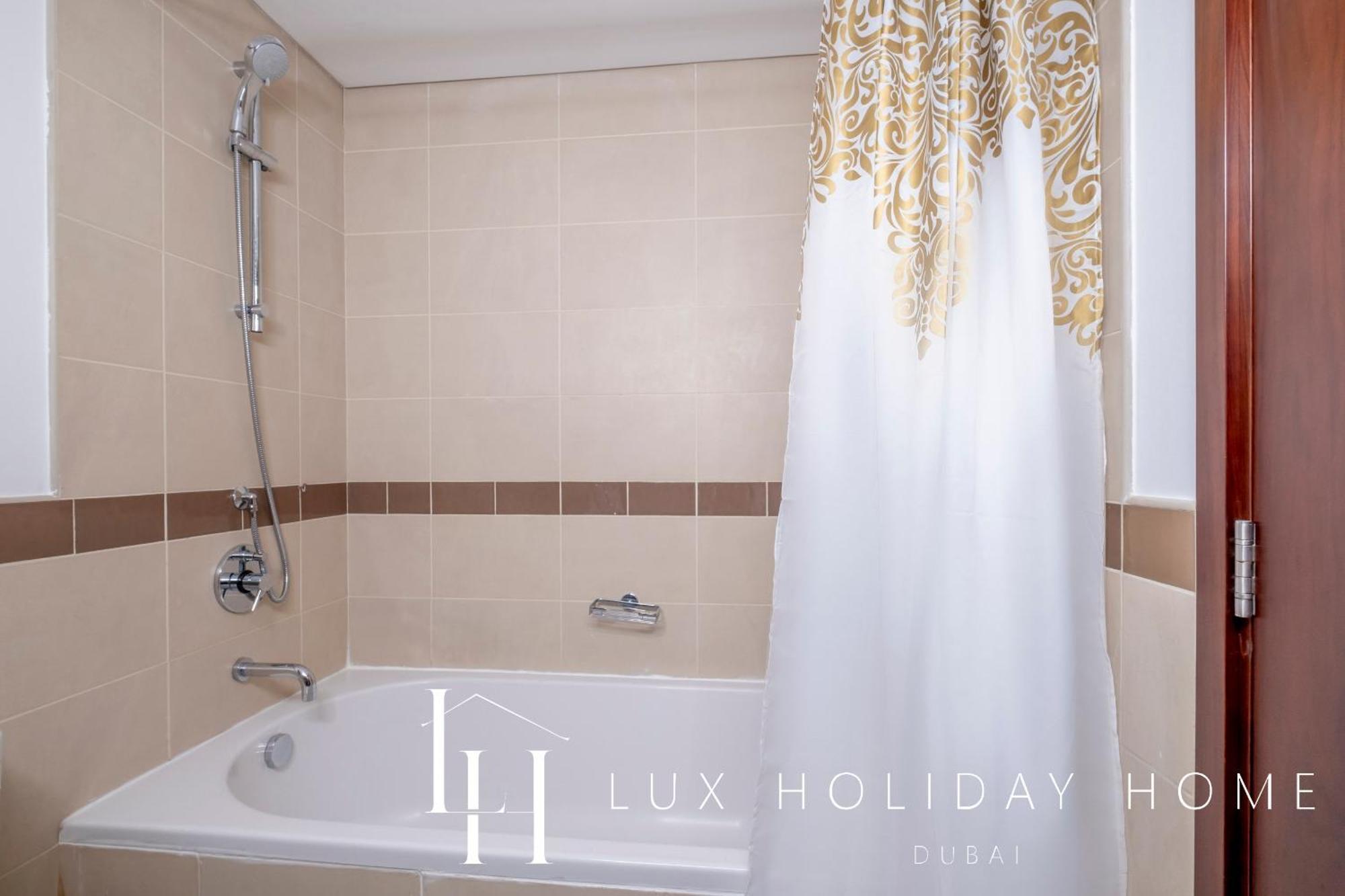 Lux The Fountain View * Dubai