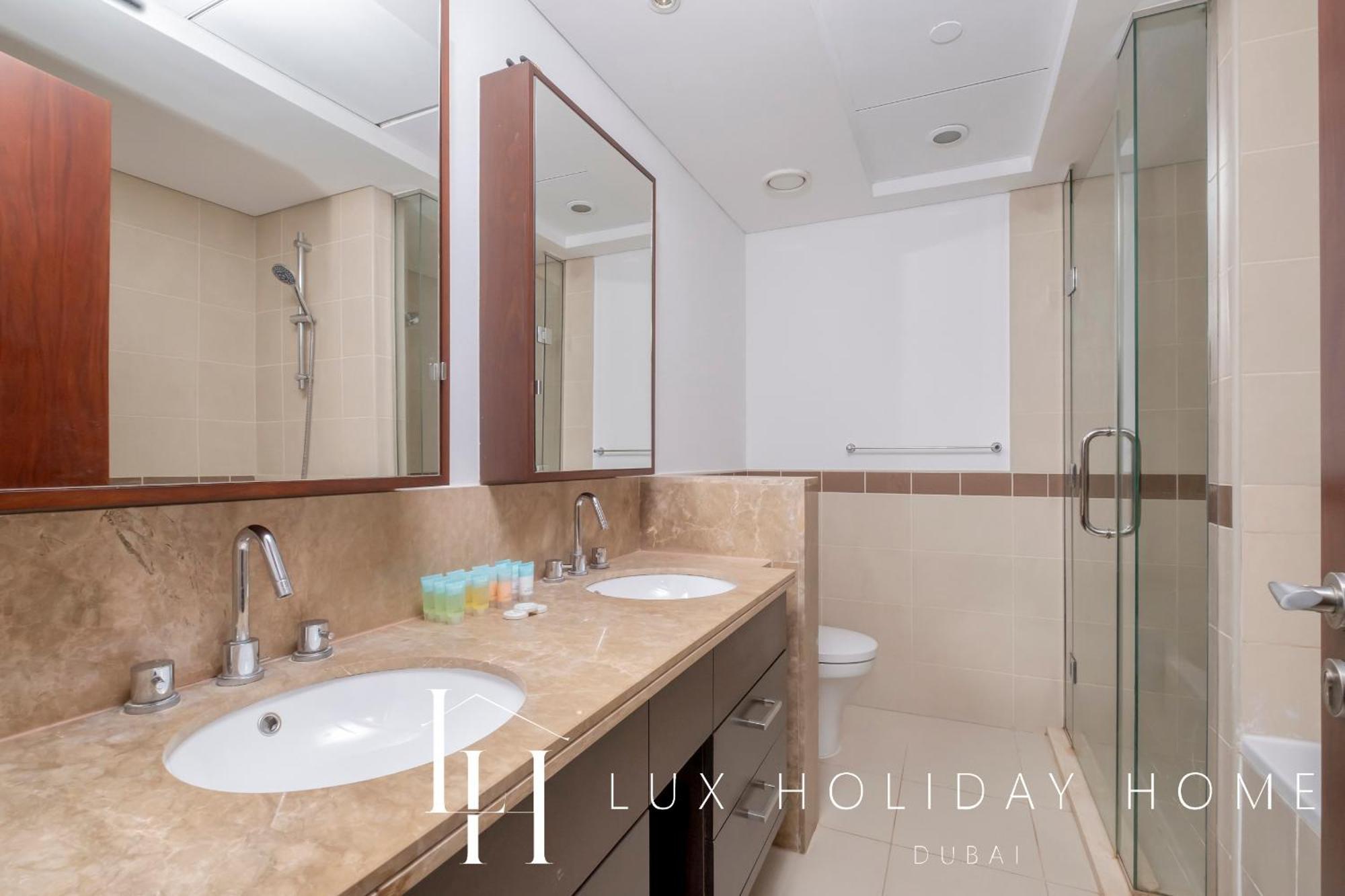 Lux The Fountain View Apartment *