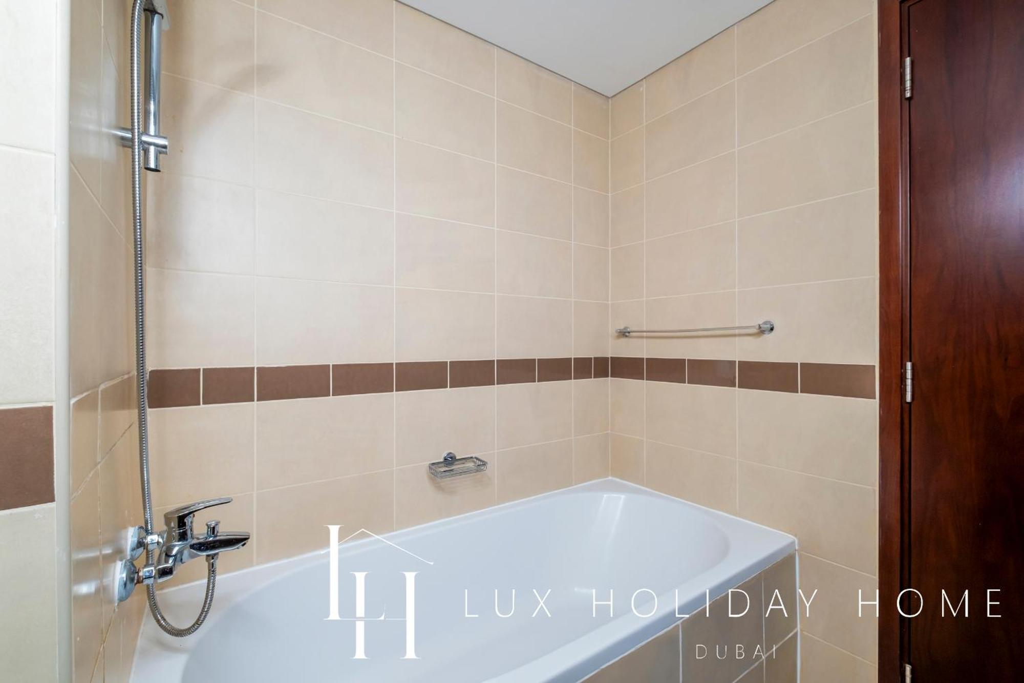 Lux The Fountain View Apartment Dubai