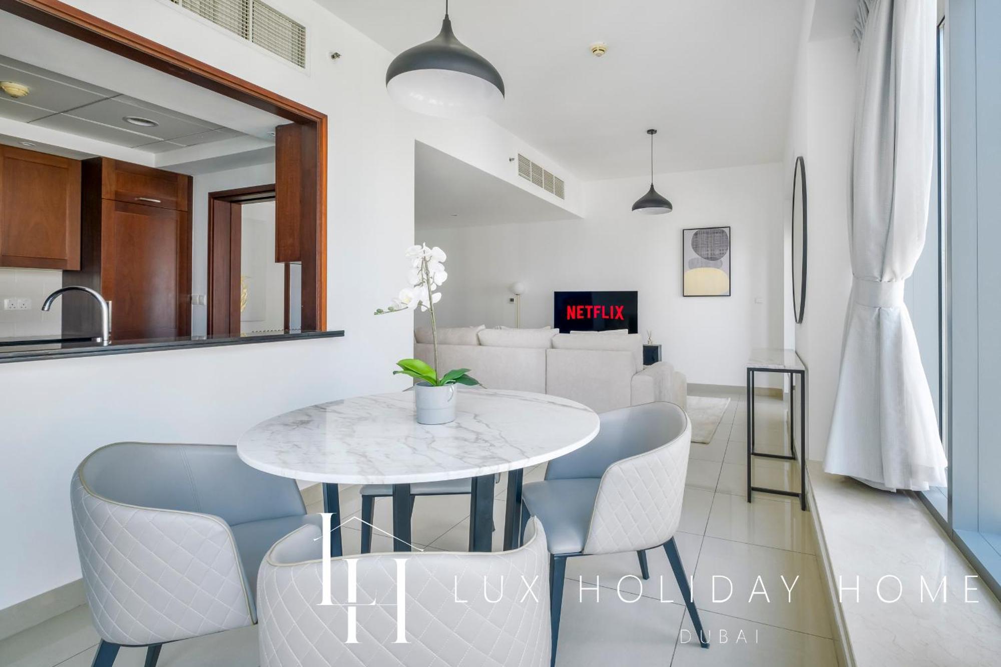 Lux The Fountain View *