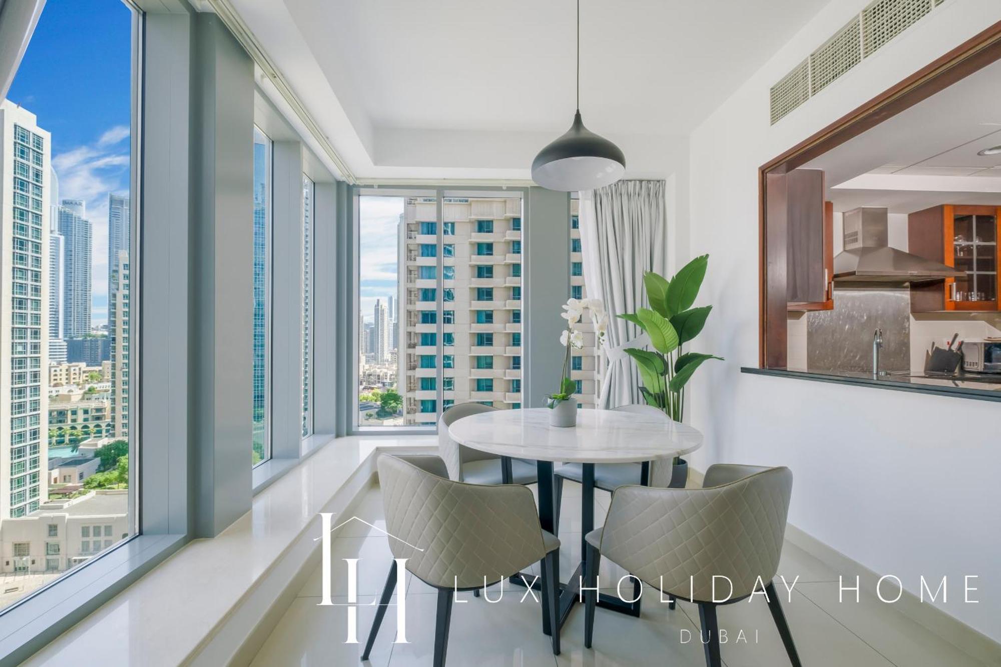 Lux The Fountain View Apartment