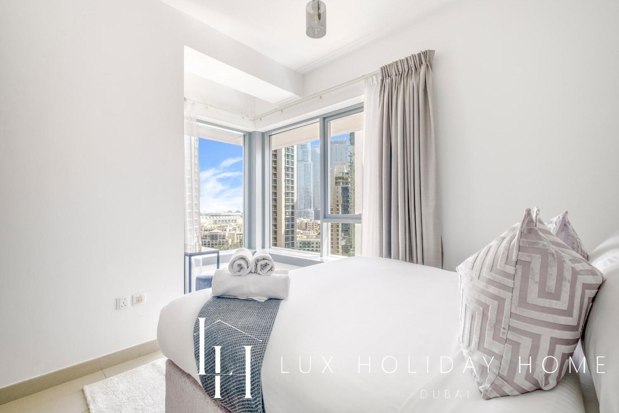 Lux The Fountain View Apartment