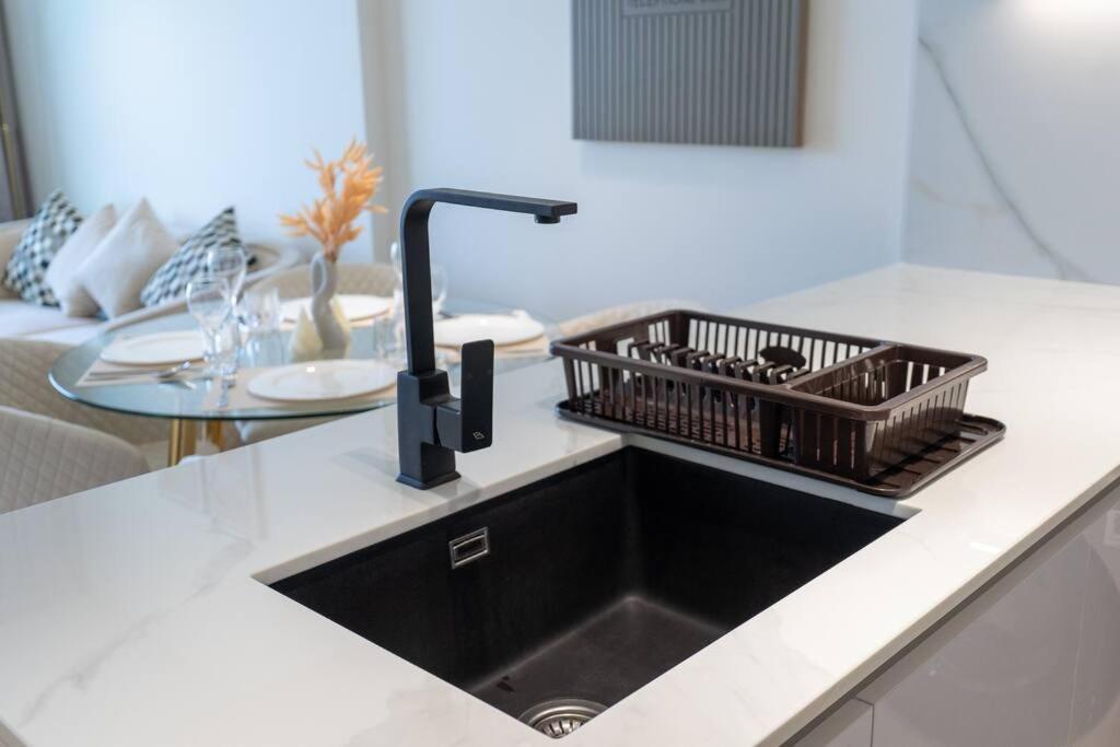 Luxurious 1-bedroom Oasis L Binghatti Corner, Jvc Dubai