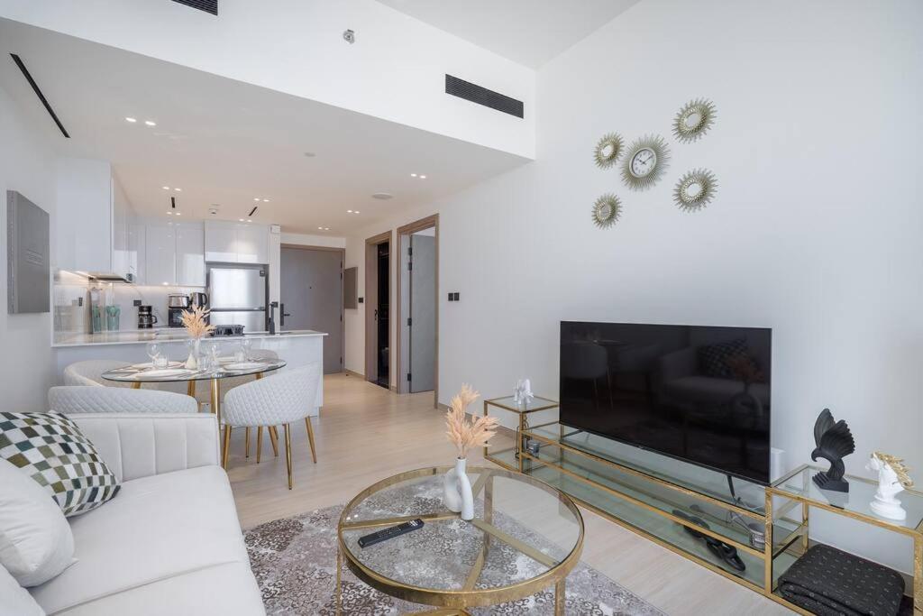 Apartment Luxurious 1-bedroom Oasis L Binghatti Corner, Jvc *