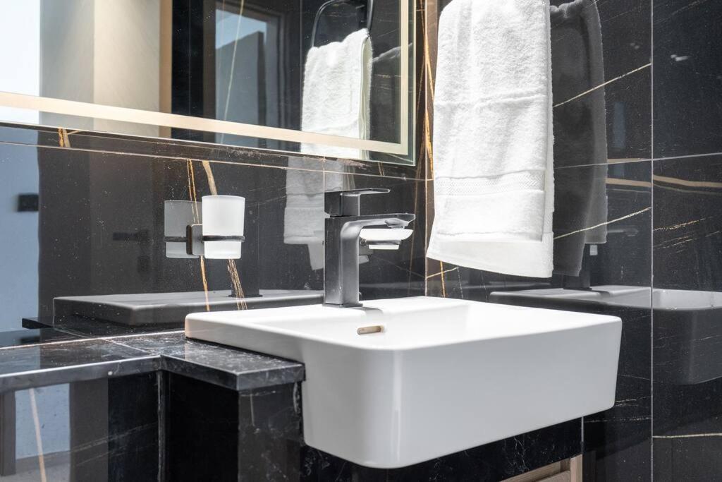 Apartment Luxurious 1-bedroom Oasis L Binghatti Corner, Jvc *