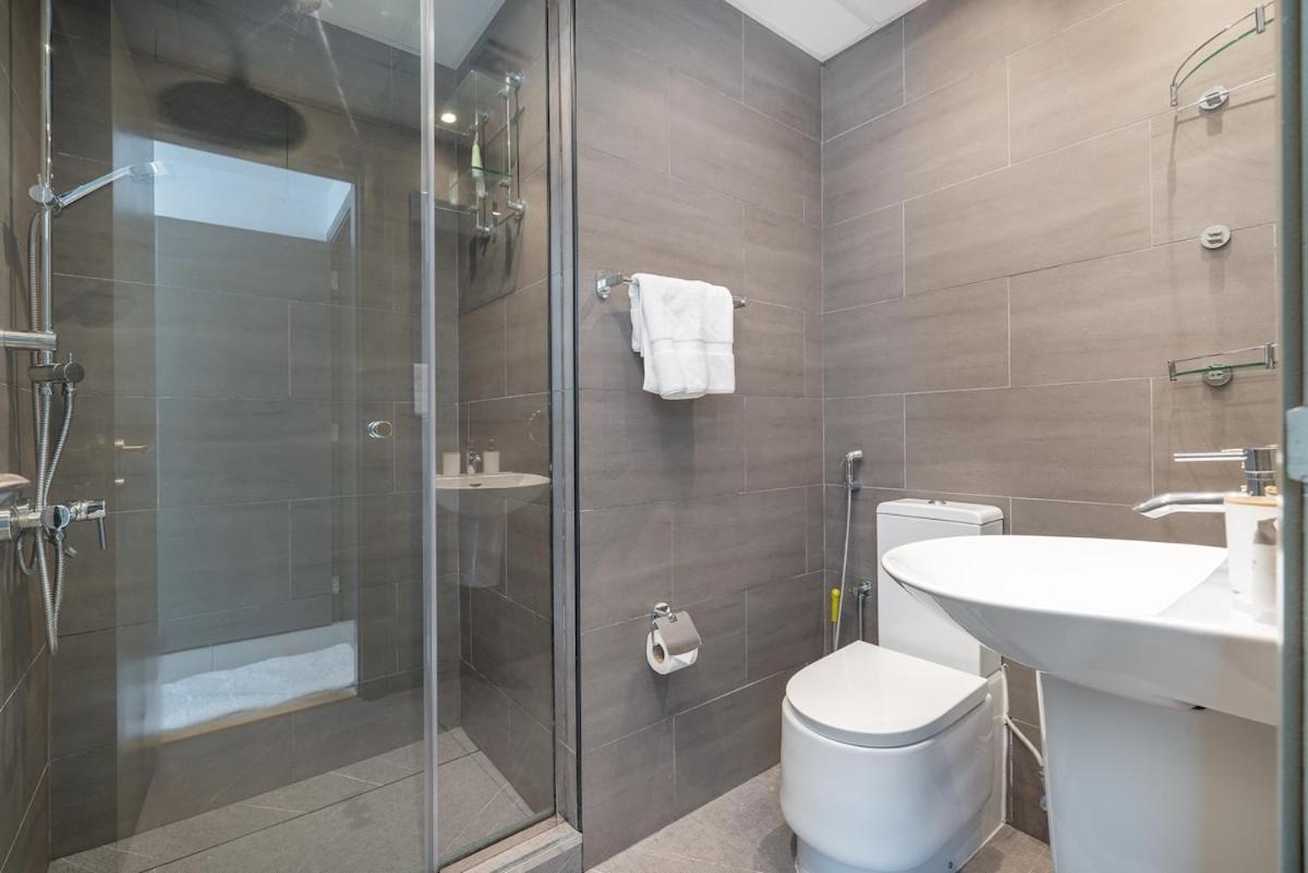 Spacious 2-bedroom With Marina Views In Dec Tower 2 Apartment Dubai