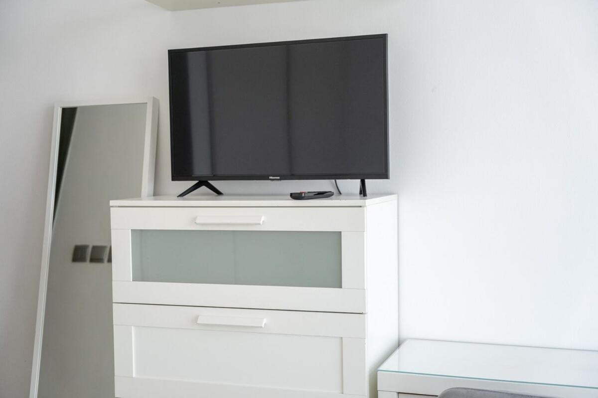 Spacious 2-bedroom With Marina Views In Dec Tower 2 *
