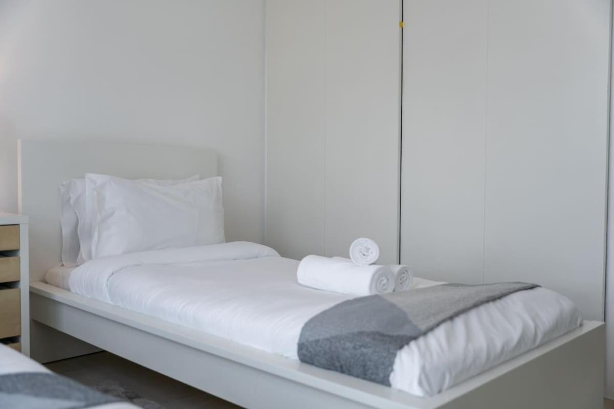 Spacious 2-bedroom With Marina Views In Dec Tower 2 * Dubai