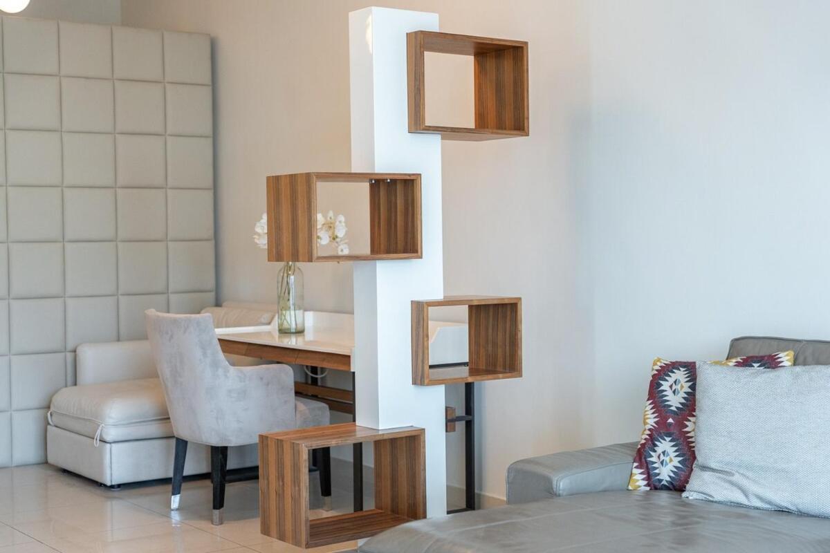 Apartment Spacious 2-bedroom With Marina Views In Dec Tower 2 Dubai