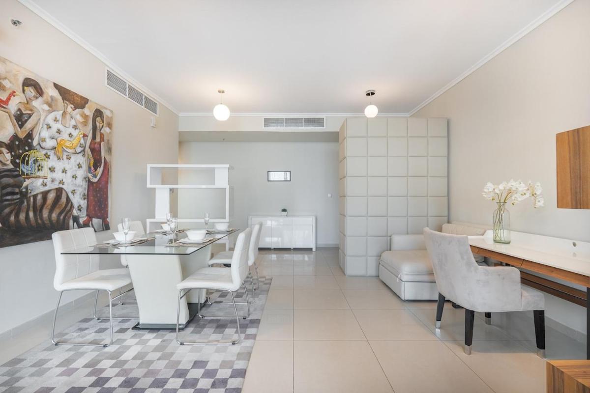 Apartment Spacious 2-bedroom With Marina Views In Dec Tower 2