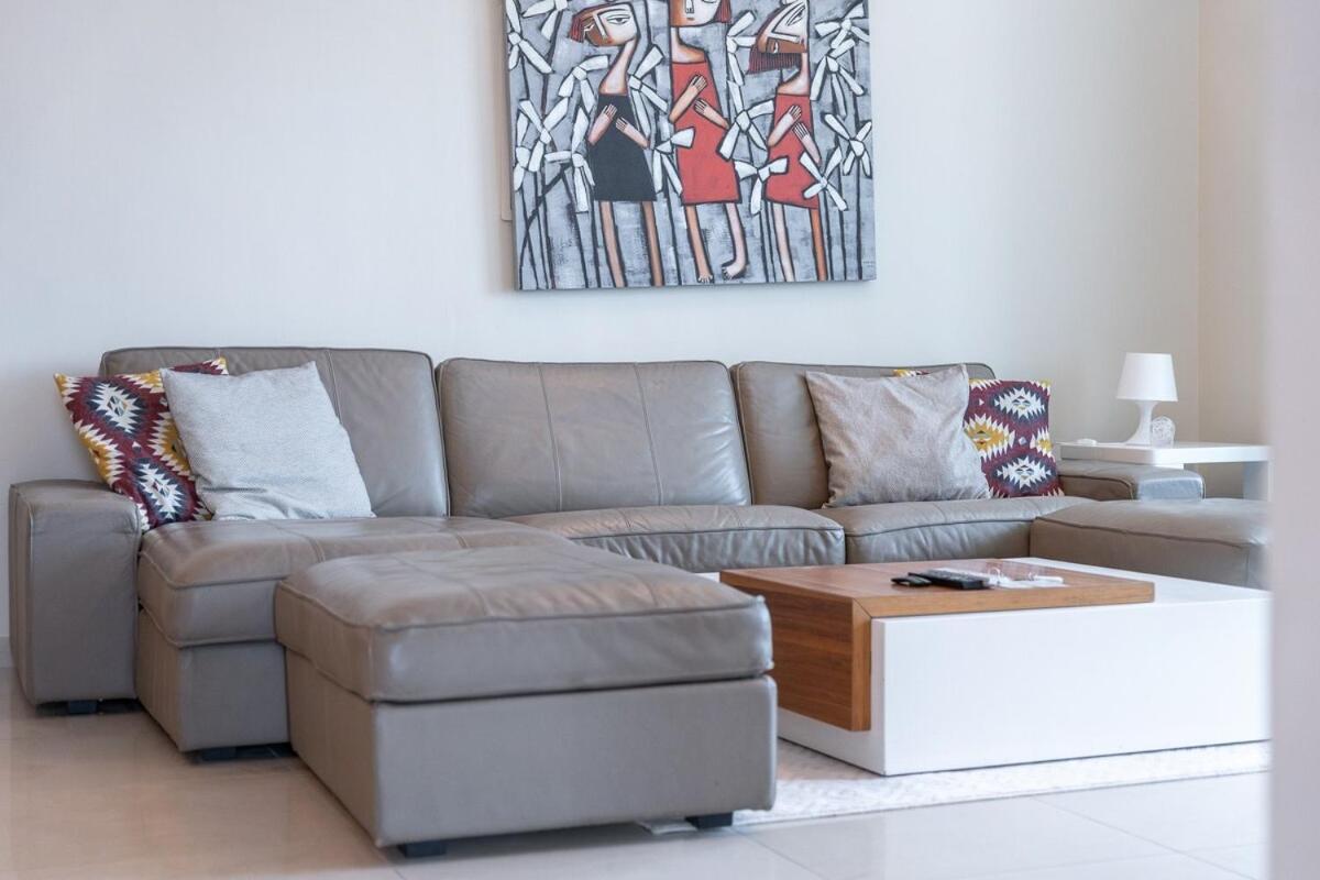Apartment Spacious 2-bedroom With Marina Views In Dec Tower 2