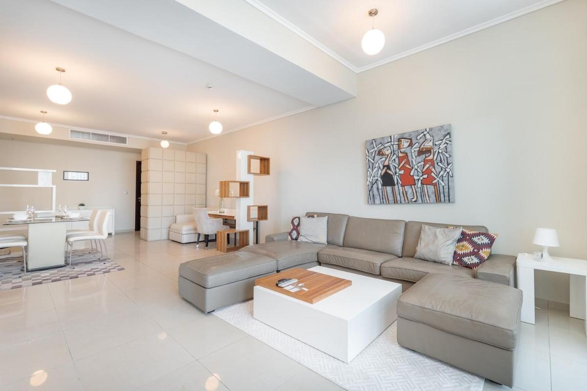 Apartment Spacious 2-bedroom With Marina Views In Dec Tower 2 *