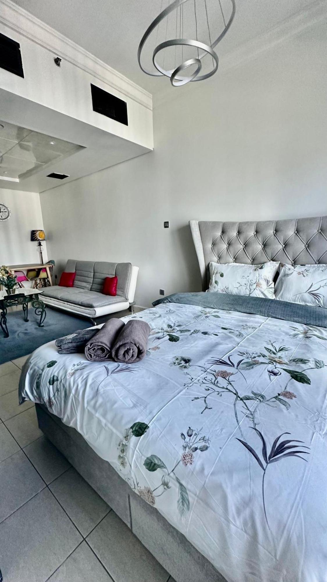 Luxury With Balcony - Close To Metro & Marina Apartamento *