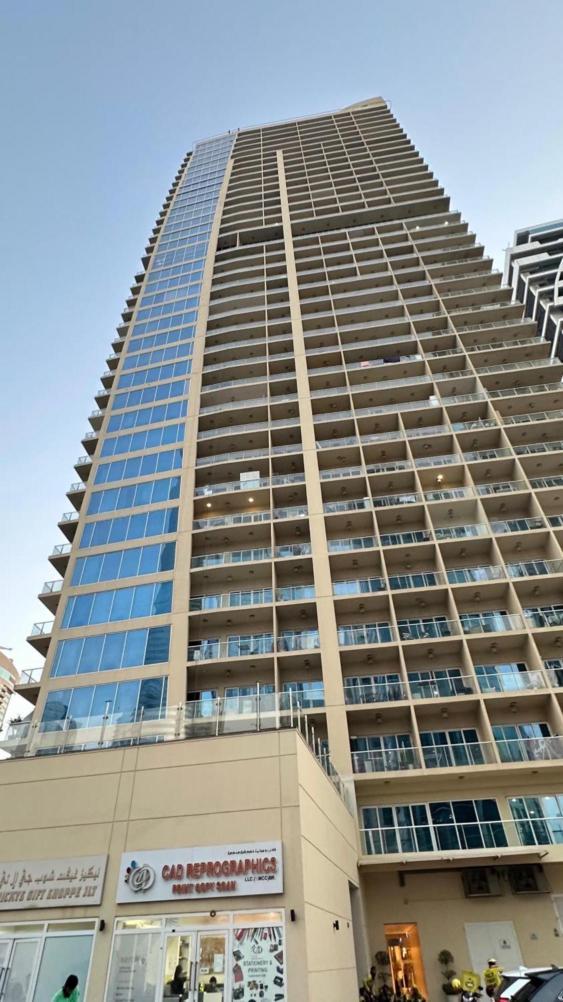 Luxury With Balcony - Close To Metro & Marina Apartamento Dubai