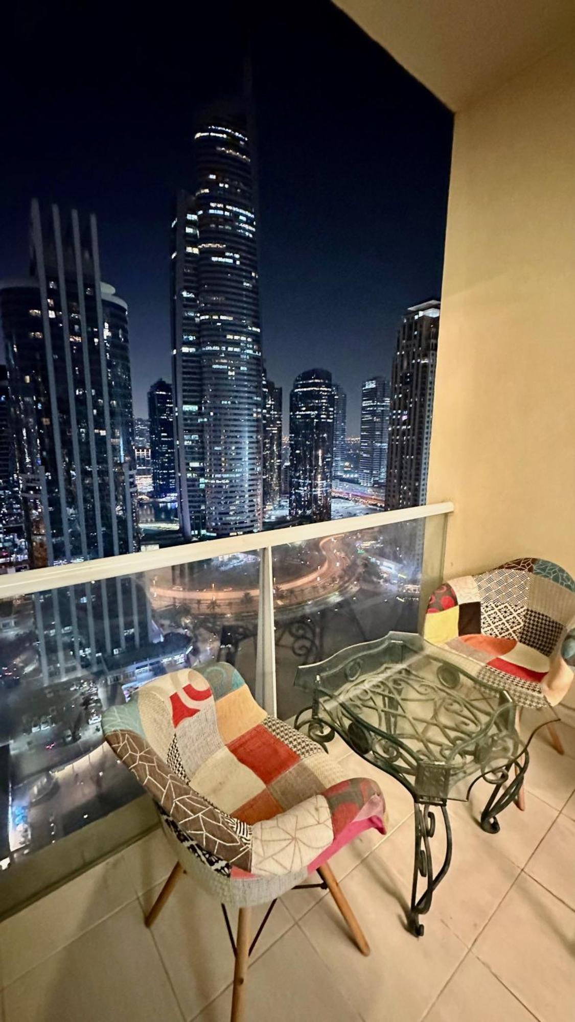 Luxury With Balcony - Close To Metro & Marina Apartamento Dubai