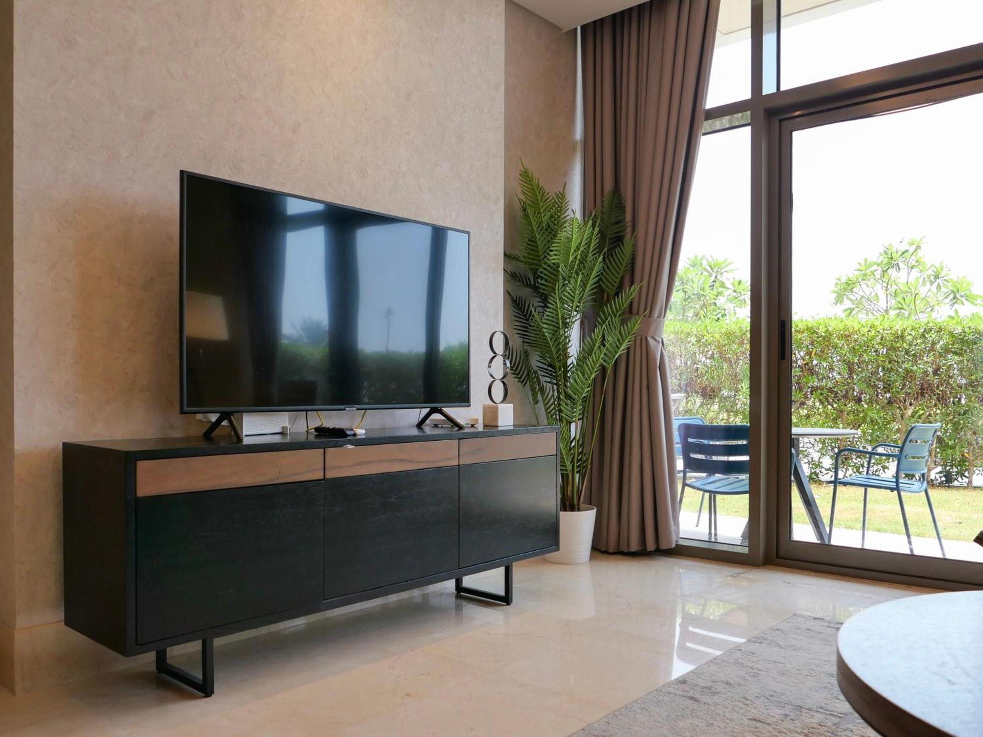 Apartment Calm 2br And Children's With Private Garden Dubai