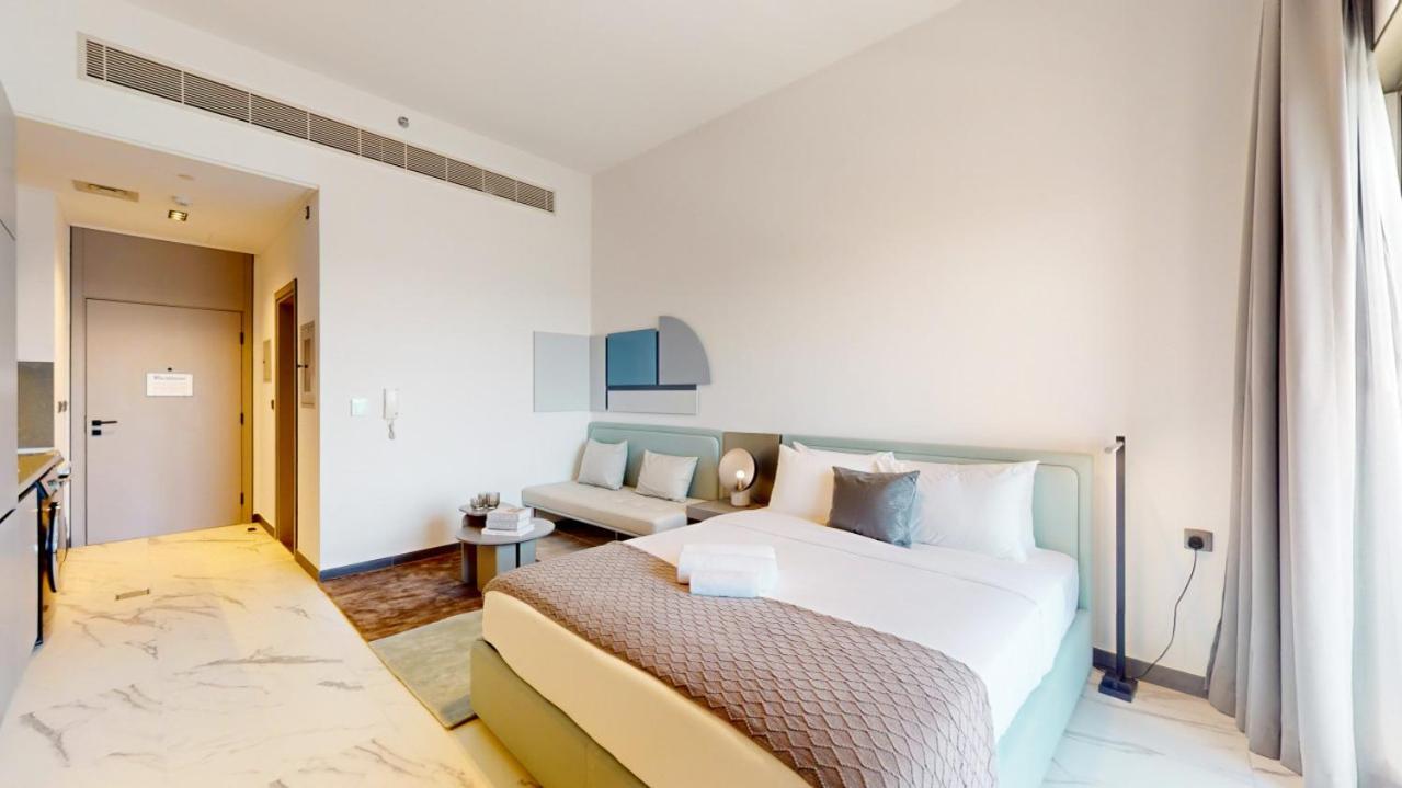 Mag Eye 910 - Peaceful In Meydan * Dubai