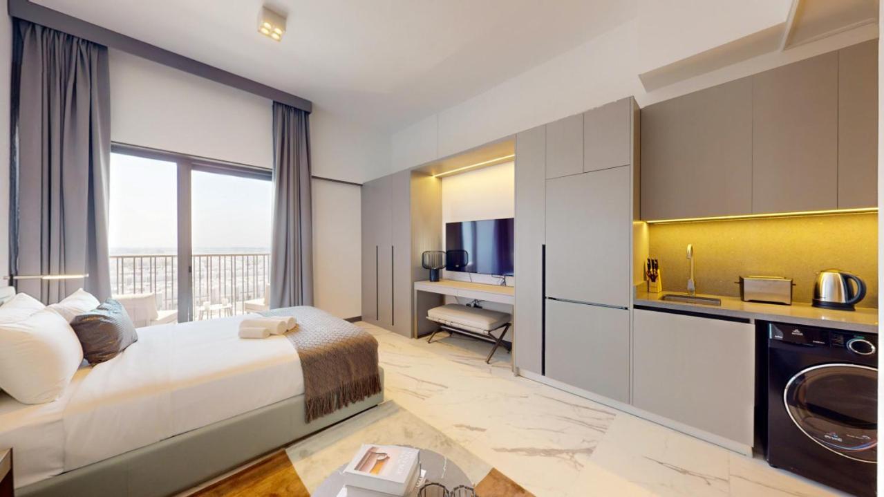 Mag Eye 910 - Peaceful In Meydan * Dubai