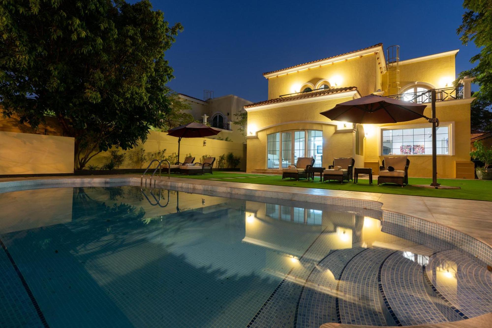 Private In With Swimming Pool And Huge Garden Villa