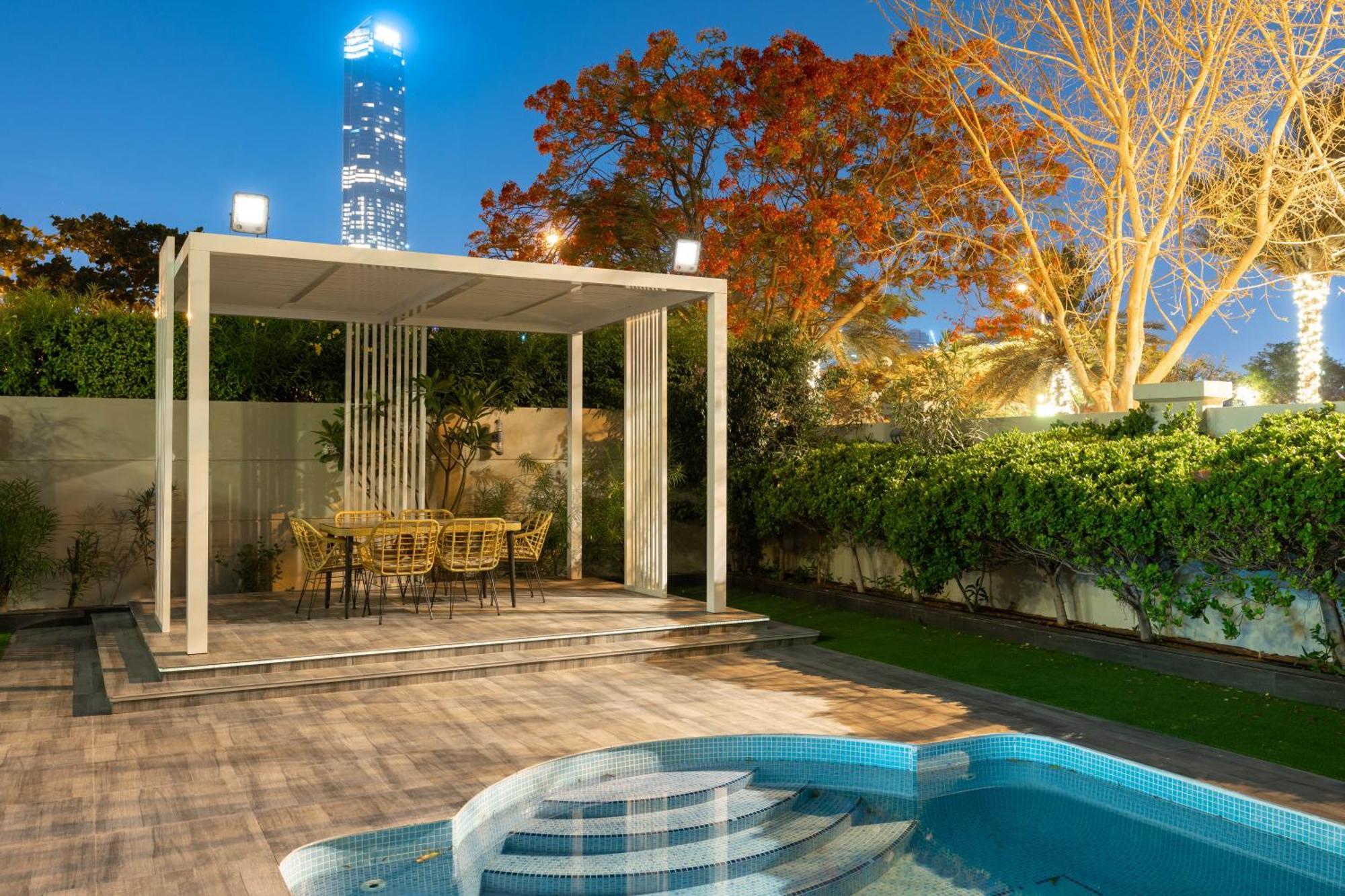 Villa Private In With Swimming Pool And Huge Garden *