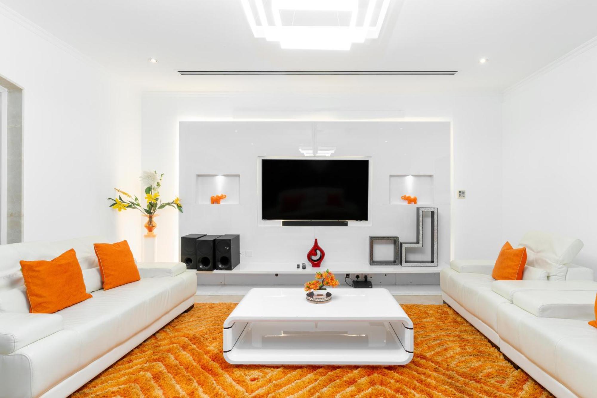 Private In With Swimming Pool And Huge Garden * Dubai