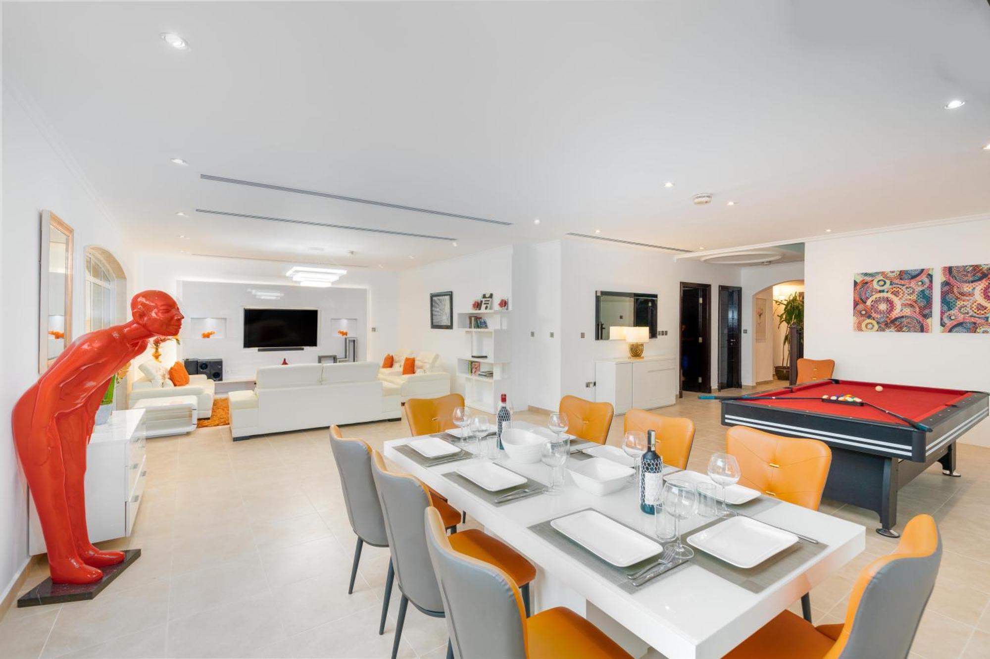 Private In With Swimming Pool And Huge Garden Villa Dubai