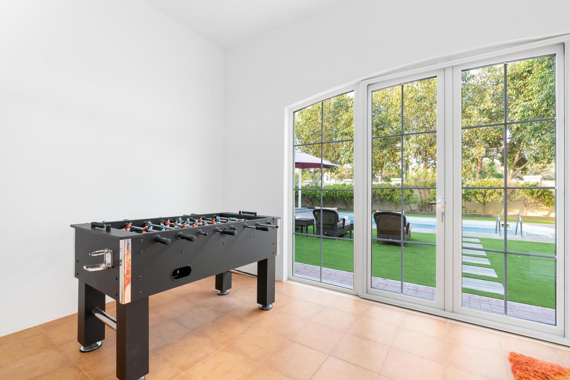 Private In With Swimming Pool And Huge Garden