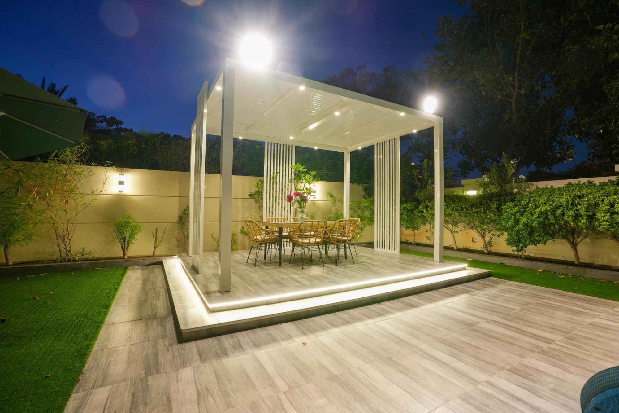 Private In With Swimming Pool And Huge Garden Villa *