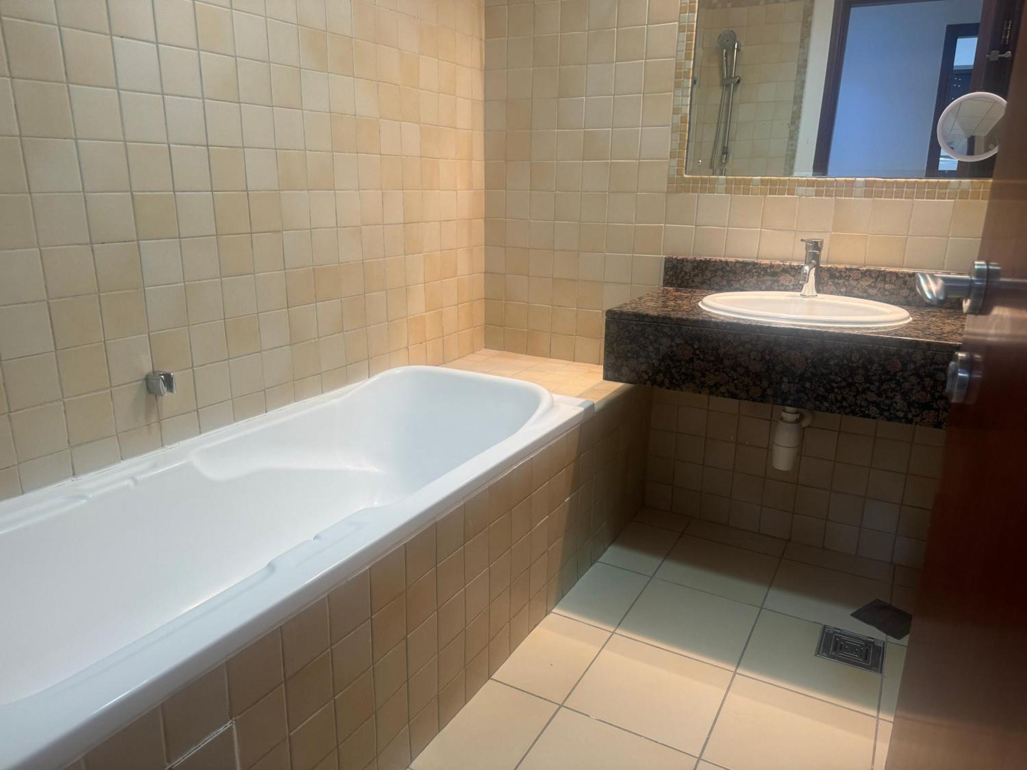 Le Parisien Hostel Dubai