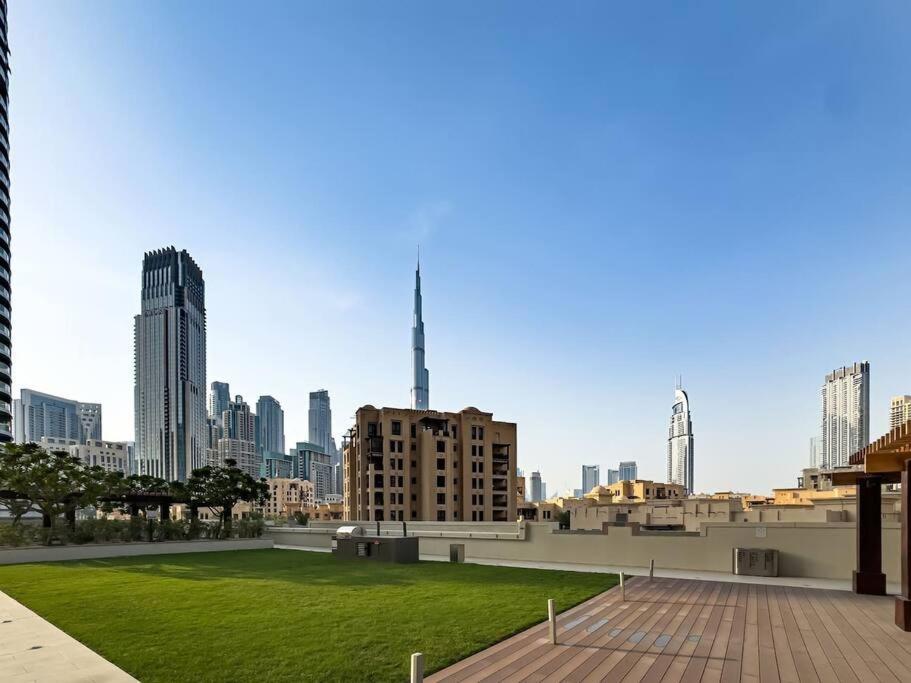 The Lavish Art House With Full Burj Khalifa View From - Amazing Balcony Setup - Infinity Pool - Near Mall Downtown *
