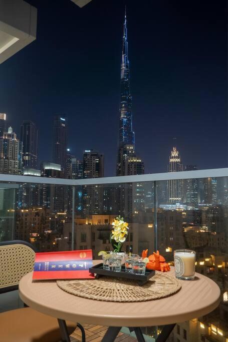 Apartment The Lavish Art House With Full Burj Khalifa View From - Amazing Balcony Setup - Infinity Pool - Near Mall Downtown Dubai
