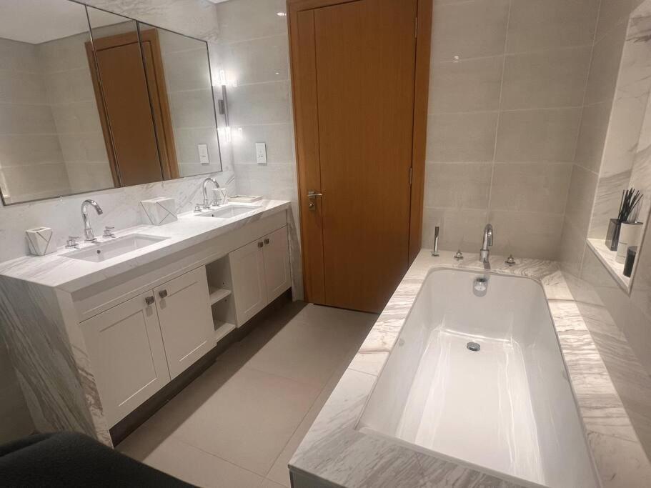 Two Bedroom At Opera Grand *