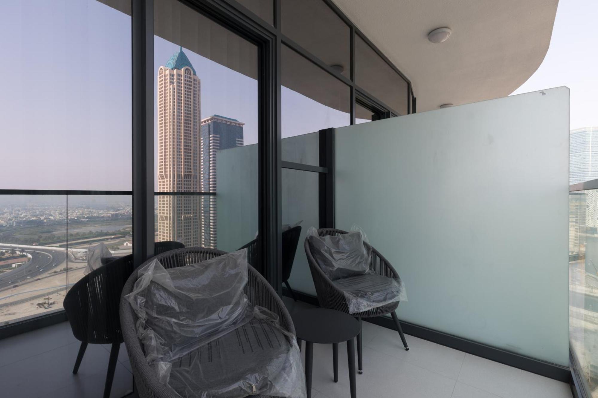Modern And Cozy 1br In Business Bay Apartment *