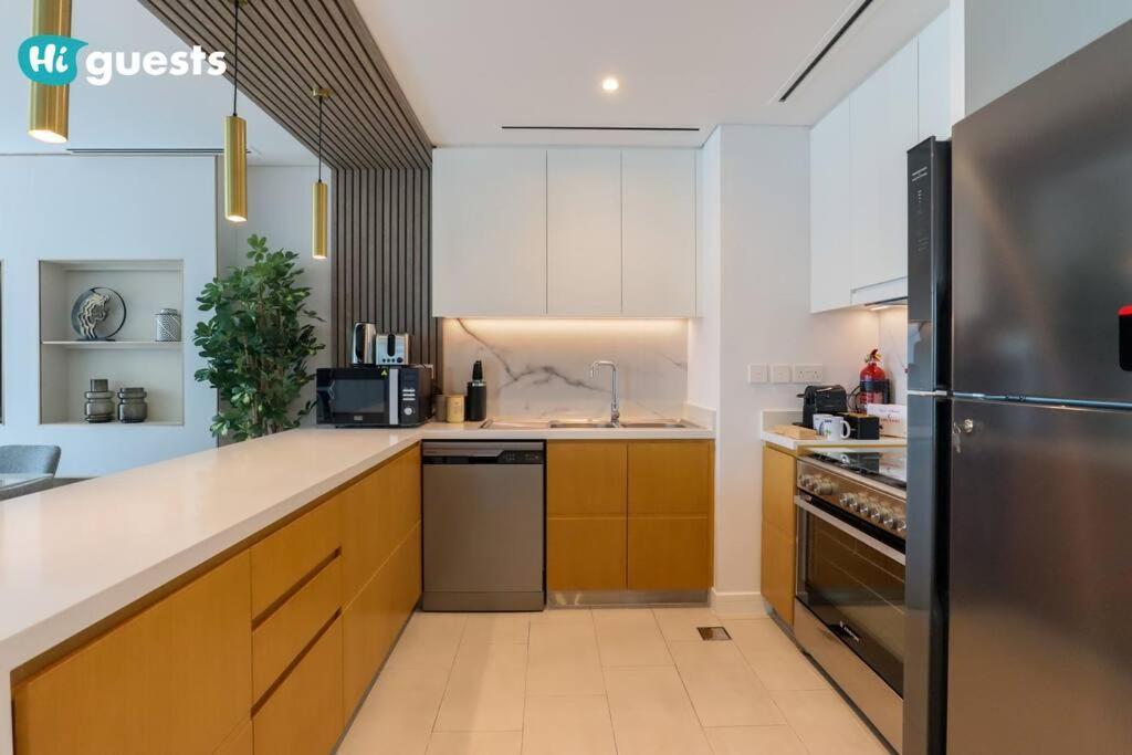 Apartamento Higuests - Beachside Oasis Stylish 2br In La Vie Dubai