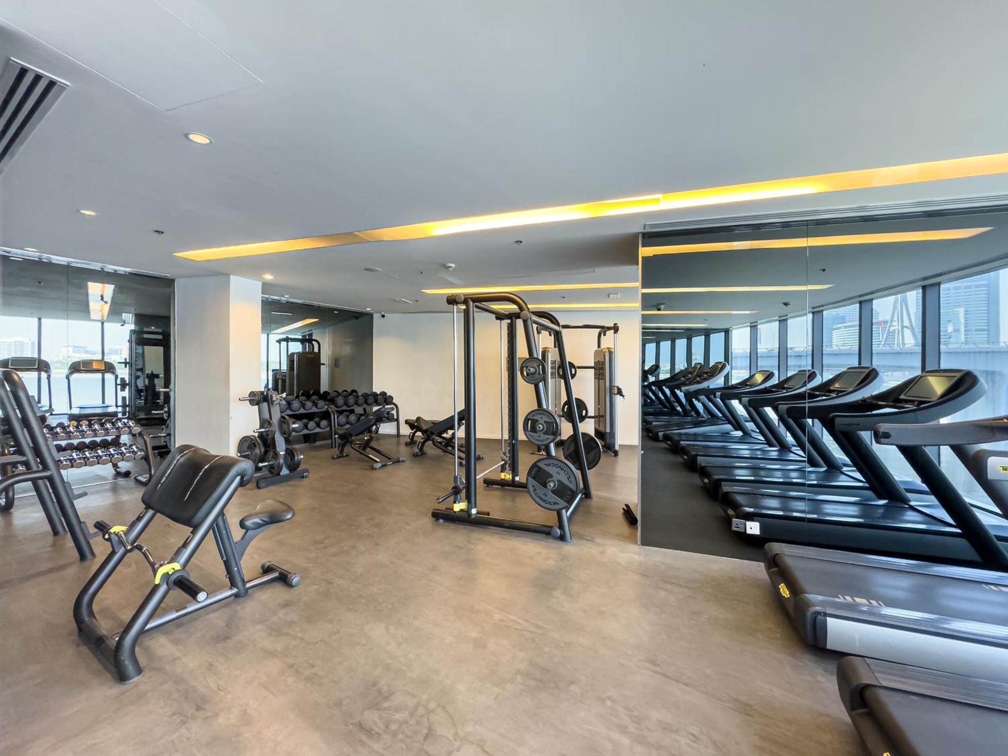 Luxurious 1bhk In D1 Tower With Stunning Creek Views, Close To Airport & Downtown * Dubai