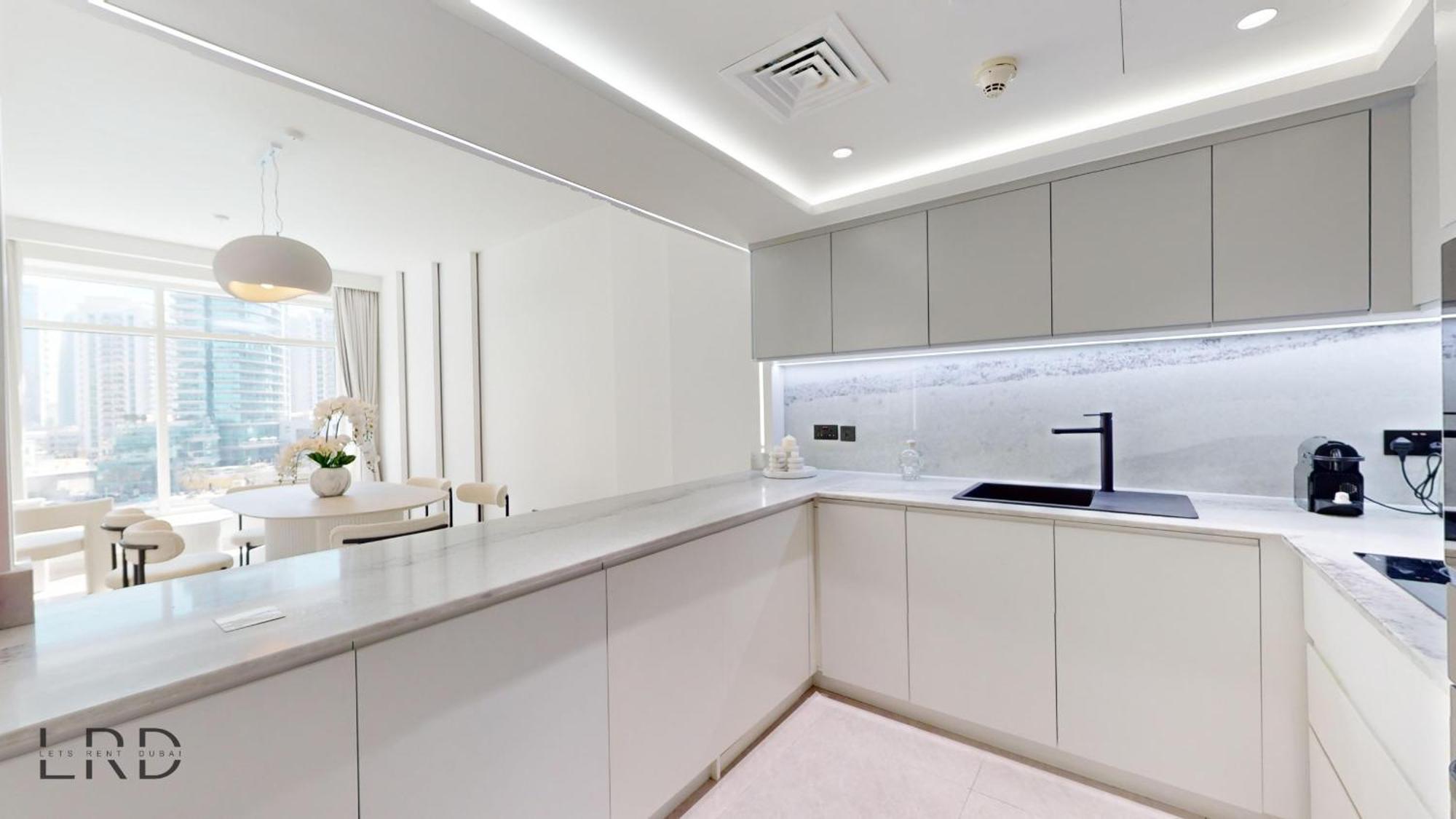 Luxurious With Marina Views Apartment *