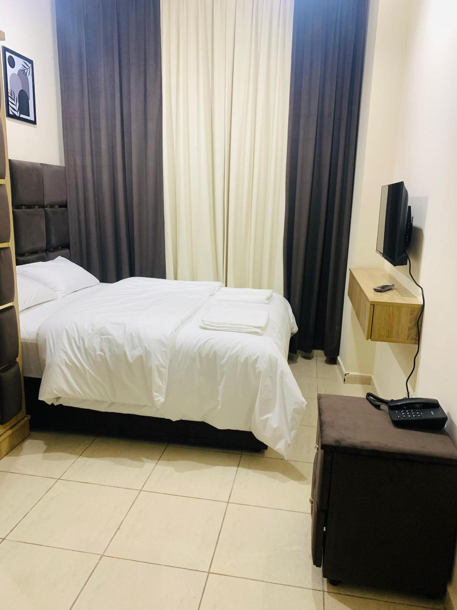 Landtech - Baniyas Square Otel 2*
